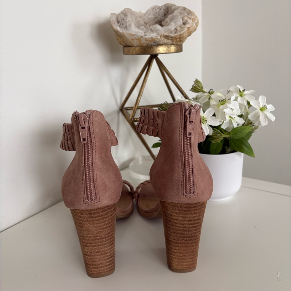 Elegant Pink Block Heel Sandals - Picture 4 of 4